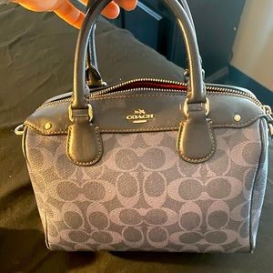 Coach hand/ shoulder bag .